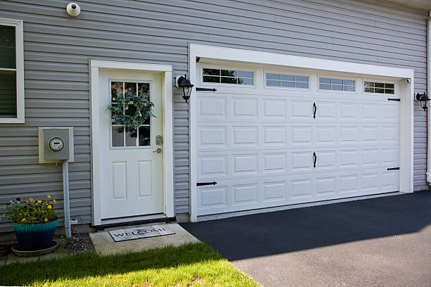 24/7 Emergency Garage Door Panel Replacement experts in Lake County County, IN